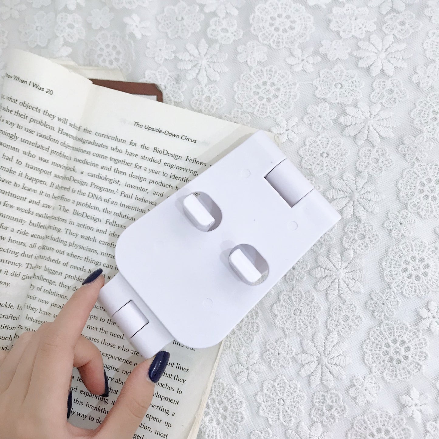 Plastic folding mobile phone live support