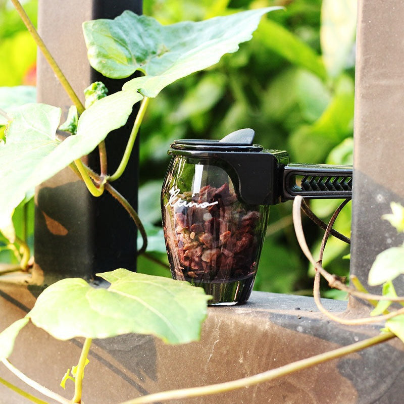 Car air outlet aromatherapy